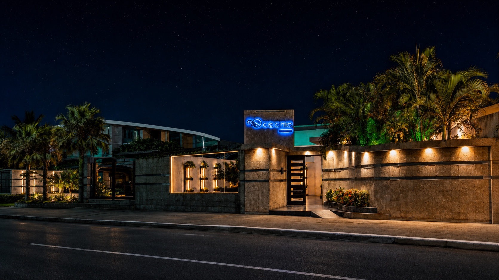 Fachada nocturna de Eventos Oceania