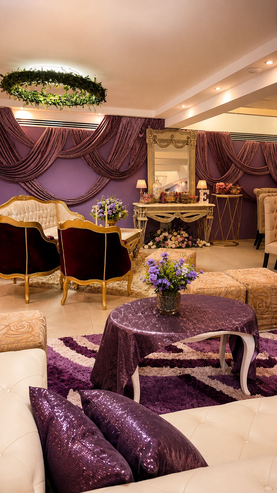 Lounge real en tonos morados